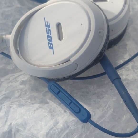 Bose White and Blue On Ear Headphones - Picture 2 of 3